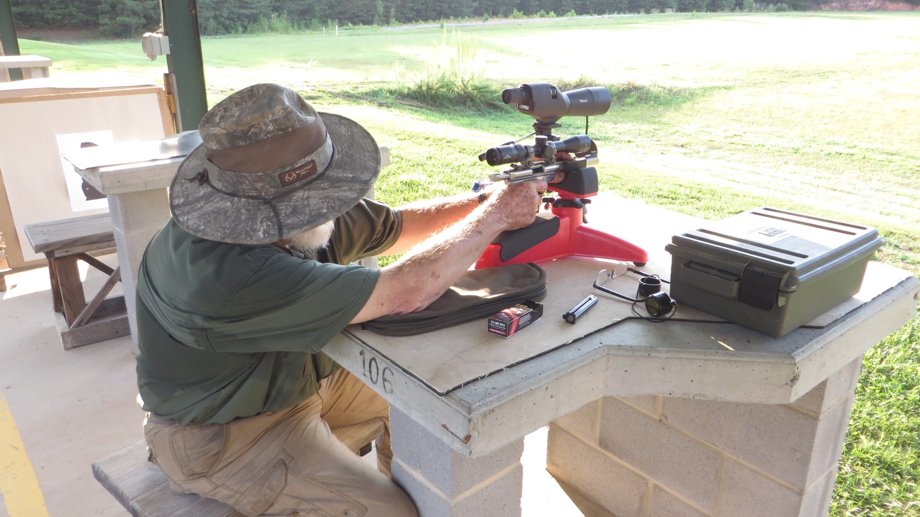Doyle Estes shows how it's done with a Ruger MK II at 100 yards